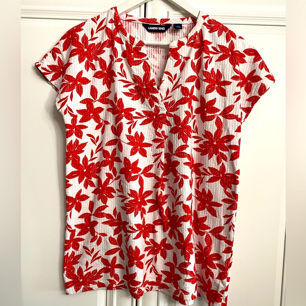Lands' End Women's Size Small V-Neck Short Sleeve White w/Red Floral Print Top
